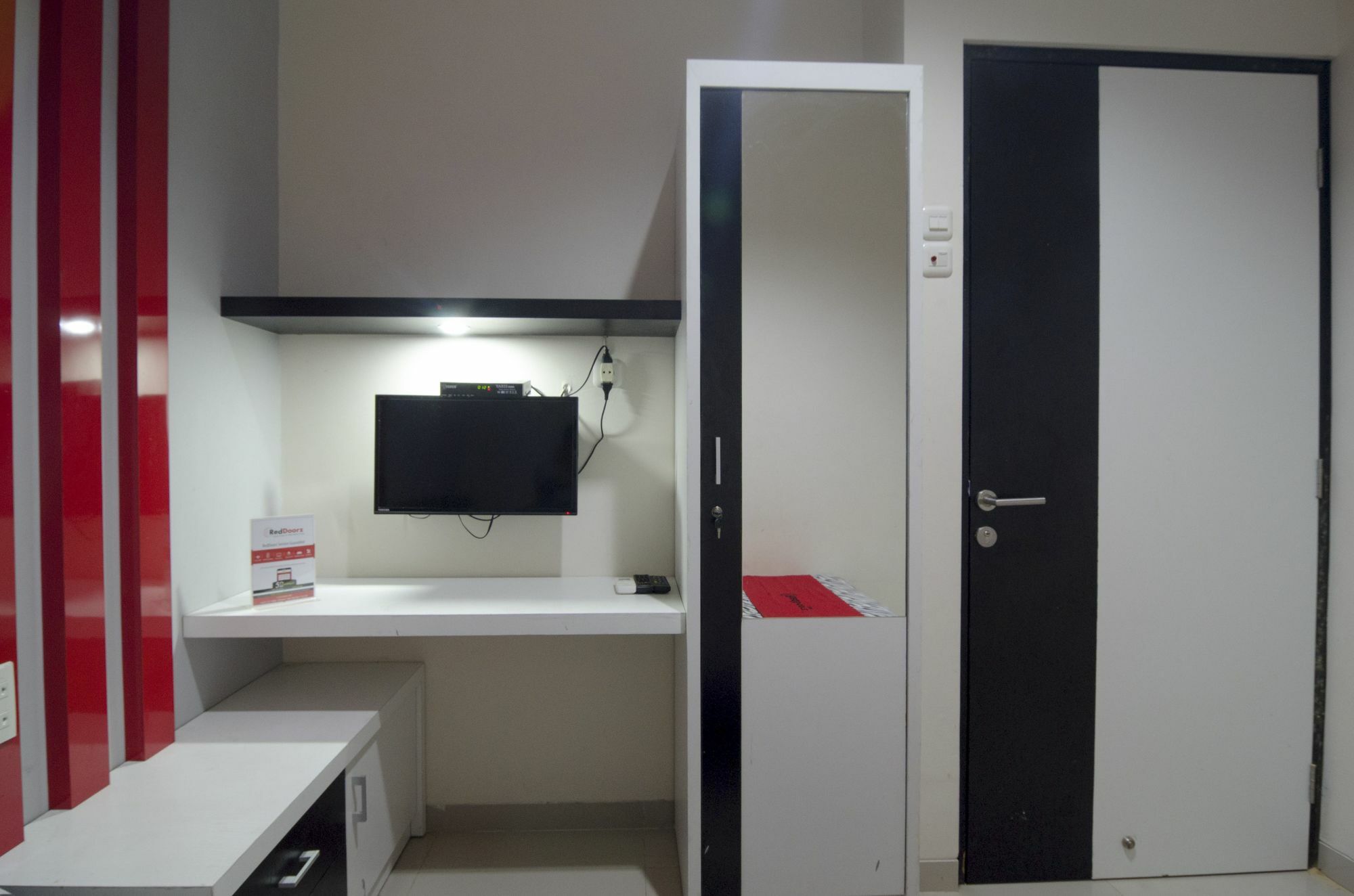 Hotel Reddoorz Near Lawang Sewu à Semarang Extérieur photo